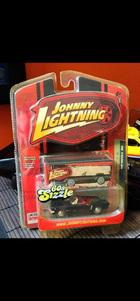 Johnny Lightning 60's Sizzle 65 Mustang Convertible. 