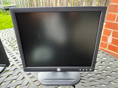 Monitor as shown. No issues/dead pixels. *** INCLUDES POWER CABLE & BLUE ANALOG D-SUB VIDEO CABLE **...