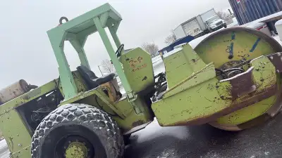 We are interested in selling our smooth drum paving roller. The machine was working well until recen...