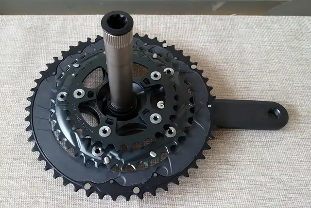 Shimano 10x3 Speed Ultegra FC-6703 Bike Crankset 52/39/30T 175mm in Frames & Parts in City of Toronto - Image 3