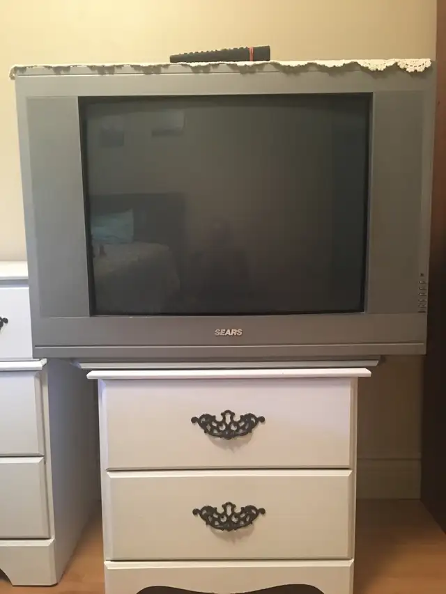 27 inch T.V in TVs in City of Toronto - Image 2