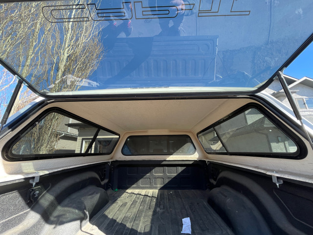 2021 Ram 2500 6.4’ Bed Canopy in Other Parts & Accessories in Edmonton - Image 4