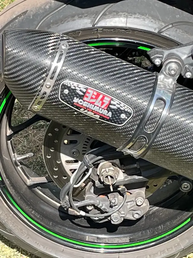  2016 Kawasaki ninja ZX 1400 R special edition in Sport Bikes in Charlottetown - Image 4