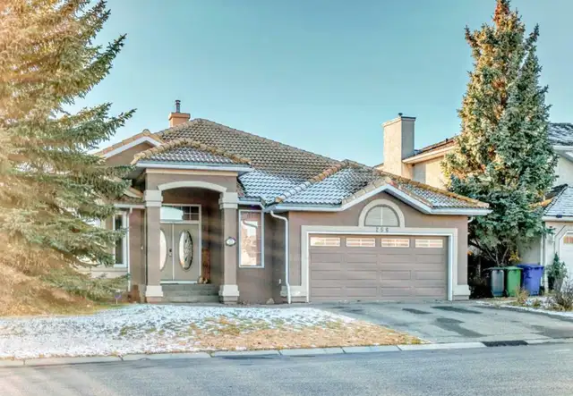 BEAUTIFUL HOME ON GOLF COURSE!