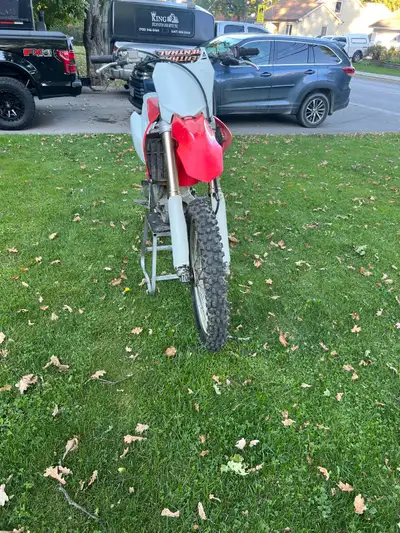 Selling my 2017 CRF250R, bikes in good shape selling as I don’t ride it anymore, does need new chain...