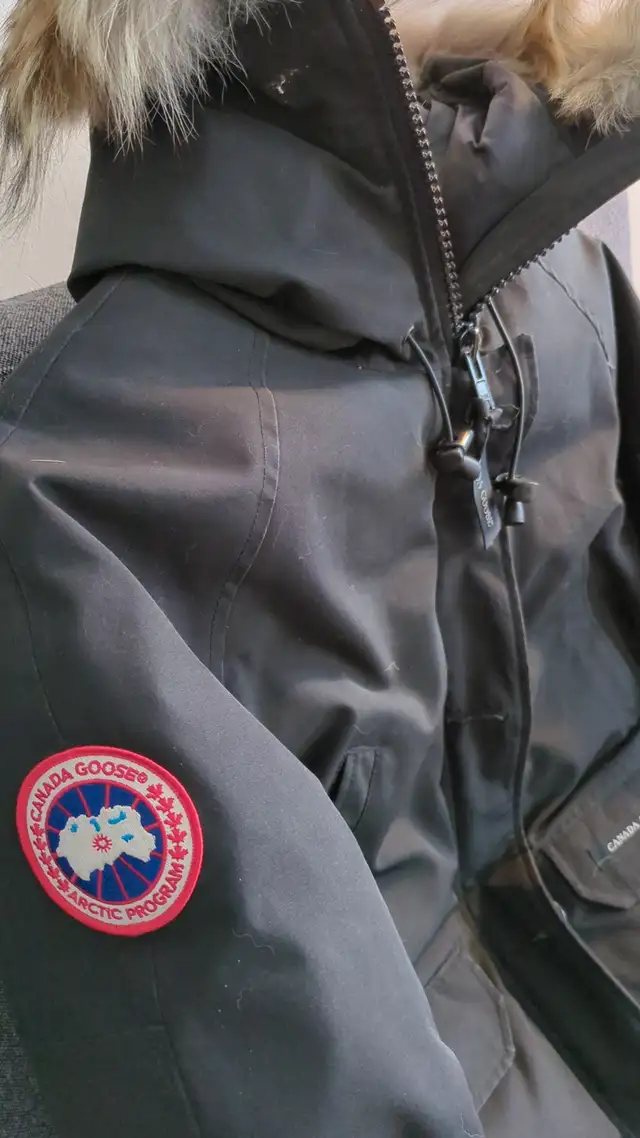Canada Goose winter jacket in Men's in City of Toronto - Image 3