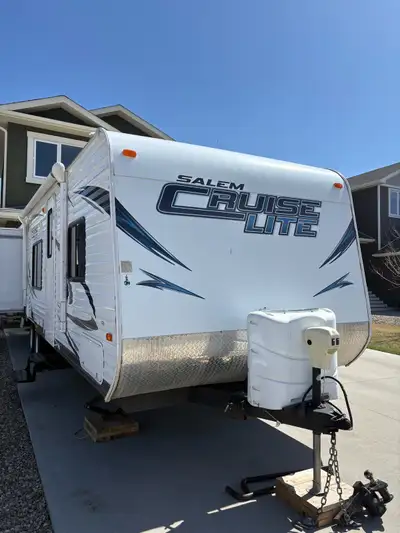 Excellent trailer for a family, lots of space and storage. We have owned it since it was new, no iss...