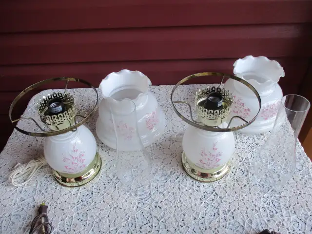 4 Vintage Hurricane Style Table Lamps --all Matching in Indoor Lighting & Fans in New Glasgow - Image 5