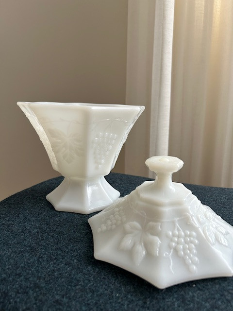 Milk glass in Arts & Collectibles in Guelph - Image 2