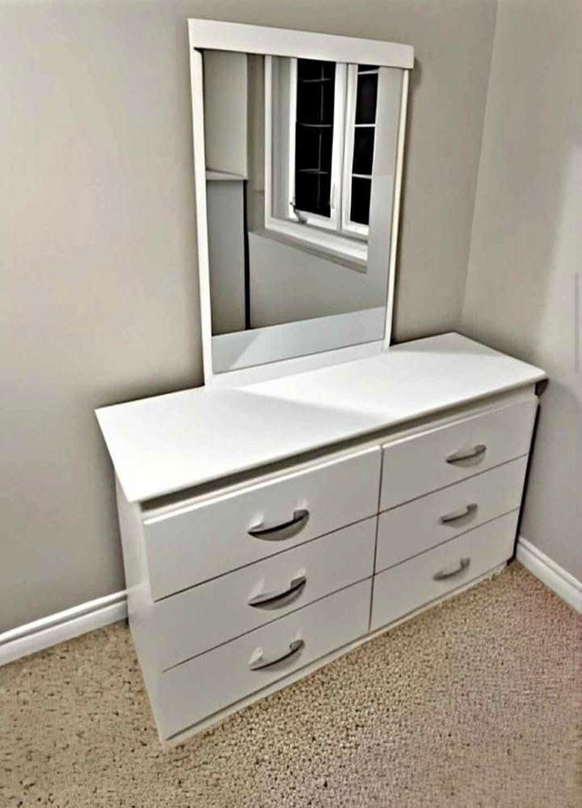 commode avec miroir  dans Commodes et armoires  à Ville de Québec