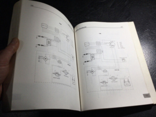 1984-1987 Yamaha 2-220 HP 2-stroke Outboard Shop Manual 1-6 Cyl in Non-fiction in Parksville / Qualicum Beach - Image 2