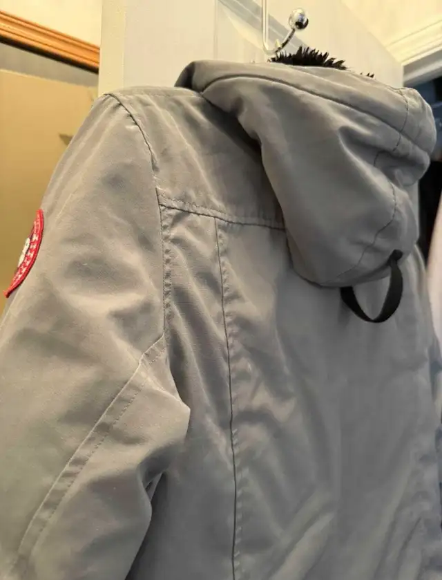 CANADA GOOSE | WOMENS XL in Women's - Tops & Outerwear in City of Montréal - Image 6