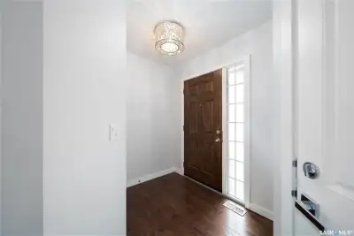 Spacious Townhouse for Rent in Stonebridge Neighborhood Ideal location near Schools, Parks, Sobeys a...