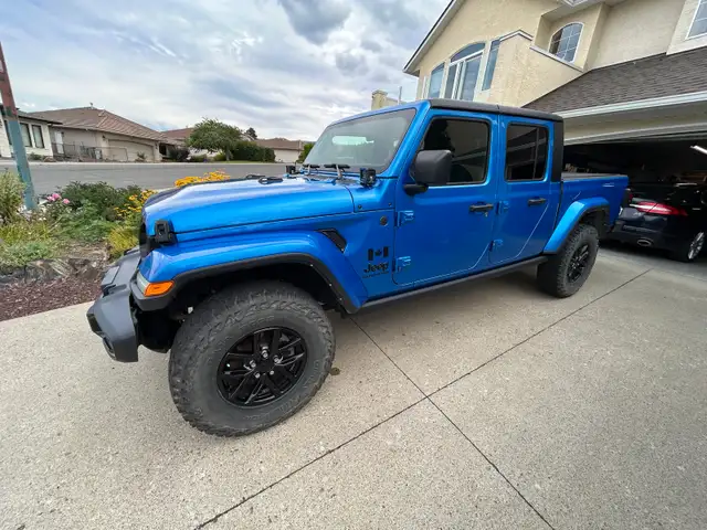 2022 Jeep Gladiator S