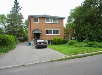 Large 2 Bedroom Immaculate Duplex (Bank & Heron)