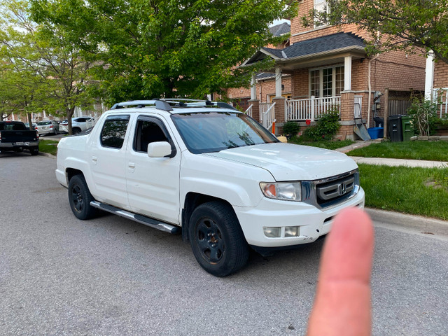 2011 HONDA RIDGELINE in Cars & Trucks in Oshawa / Durham Region - Image 2