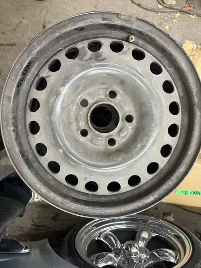 Offering a set of steel rims specifically for a Ford Transit Connect. These rims are in used conditi...