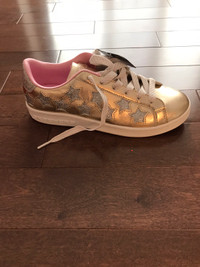 New Sketchers Size 6 Lil' Star Gold/Silver