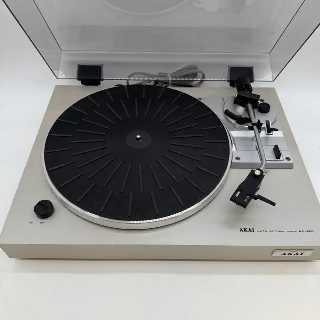 AKAI AP-B21 Belt Drive Turntable  Player Auto Return for part in Stereo Systems & Home Theatre in City of Toronto - Image 7
