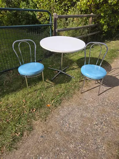 Vintage (Style Craft) Table & 2 Chairs, View more