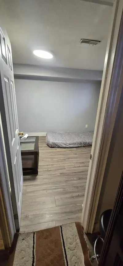 I have a single room available. Located near The West Mall and Burnhamthrope. 10 minutes by TTC to K...