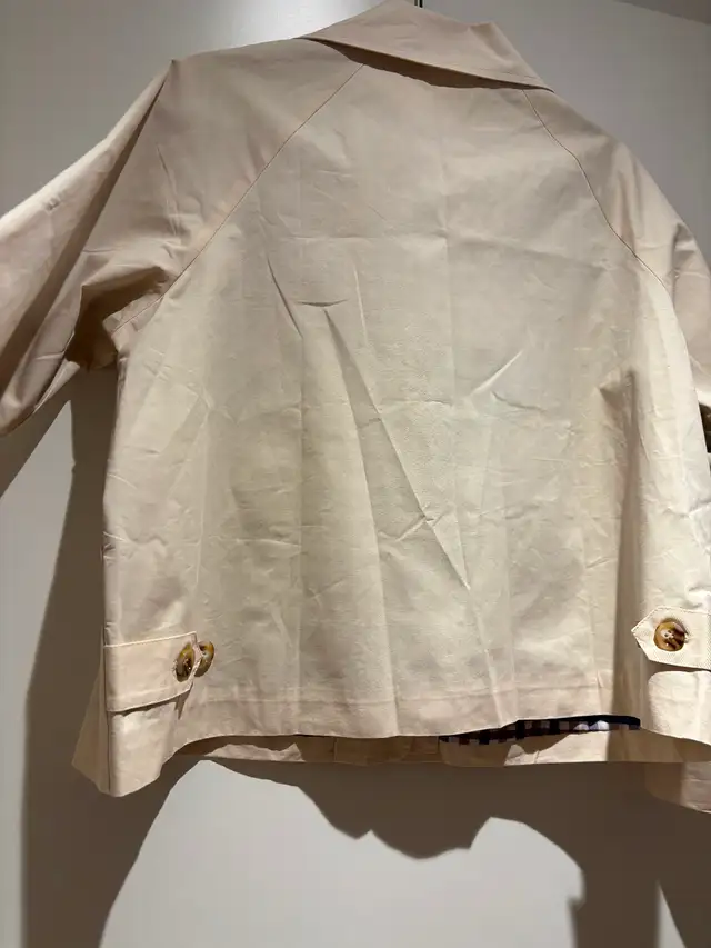 Beige Button-Up Jacket604581773297602563