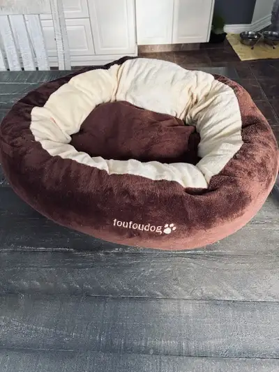 "Foufoudog" small pet bed in great condition & clean, View more