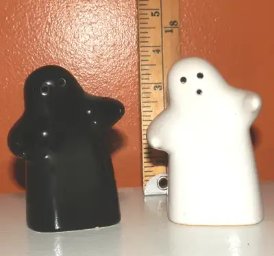 Salt & Pepper Shakers - Black & White Ghosts Good overall condition. Can be stored separately or hug...