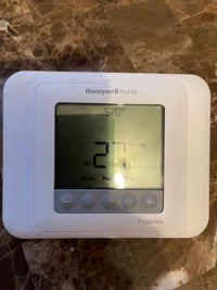 Thermostat programmable pour thermopompe et ou fournaise