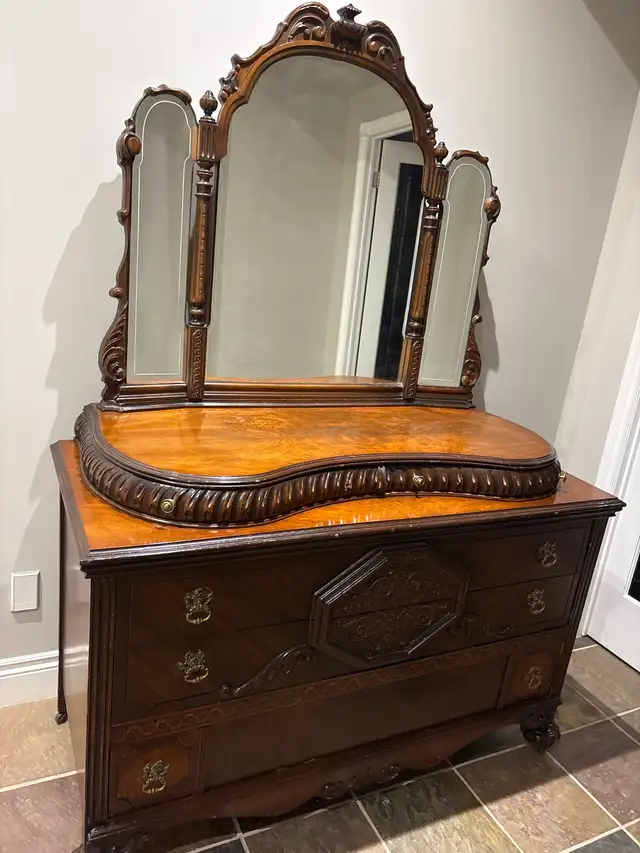 Antique 1920’s dresser set & night stand in Multi-item in Mississauga / Peel Region - Image 6