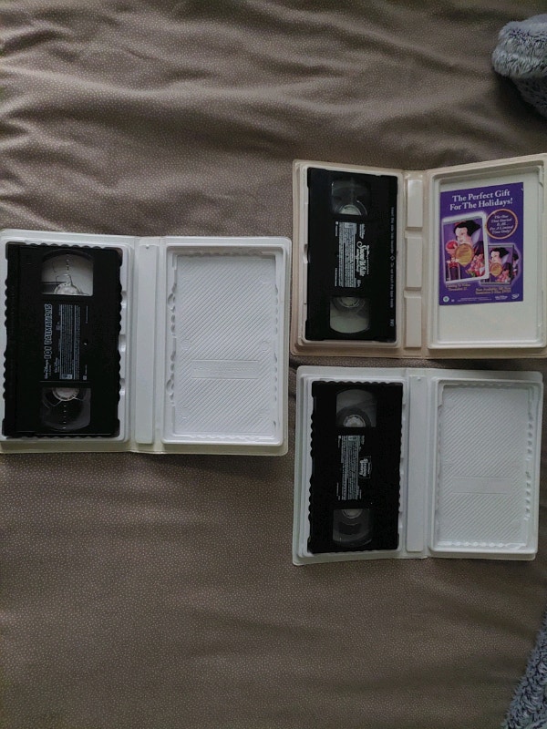 The VHS tapes 101 Dalmatian's sleeping beauty and snow white Arts