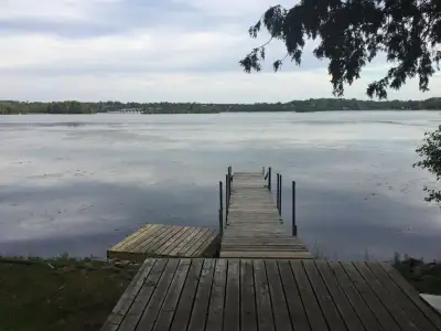 Waterfront Cottage with Dock minutes from Peterborough! This cottage is located on Chemong Lake minu...
