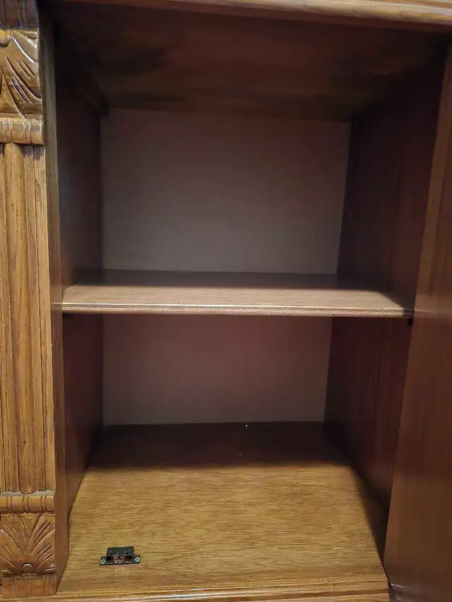China Cabinet-Vintage- in Hutches & Display Cabinets in Muskoka - Image 4
