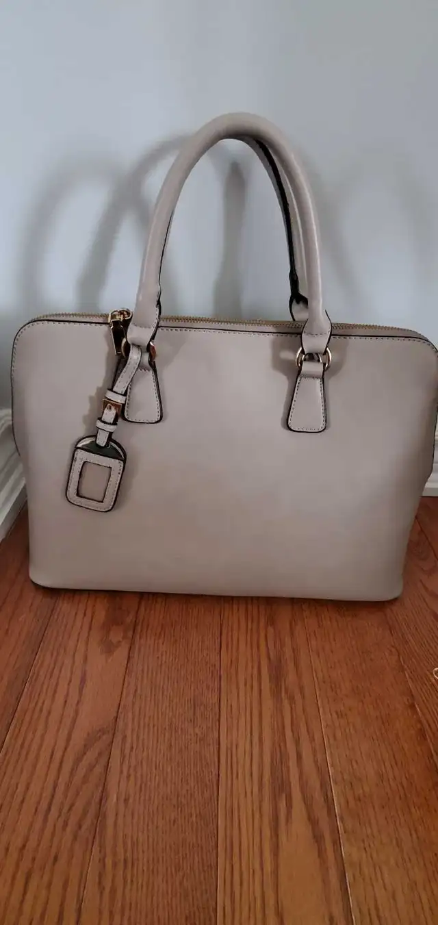 Beige Purse in Women's - Bags & Wallets in Barrie - Image 2