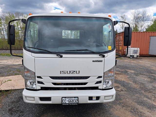 2022 ISUZU NPR-HD GAS, 14' FLAT DECK ( LOW KM'S) in Cars & Trucks in Sudbury