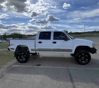 2006 Gmc Sierra Z71 237xxx kms 5.3 4x4 Alberta registered and insured Full load truck 6” BDS lift Pu...
