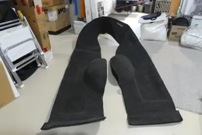 TOYOTA TUNDRA "BED RUG" BED LINER $25 For 6'7" box, Original condition, Covers floor, sides & tail g...