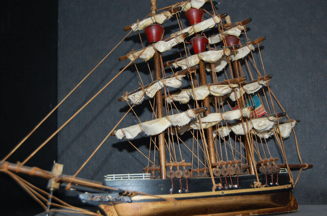 Prisoner of War Ship Model dans Art et objets de collection  à Longueuil/Rive Sud - Image 2