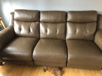 Genuine Leather Reclining Sofa, Couch / canapé en cuir