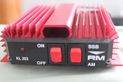 RM ITALY KL 203 LINEAR AMPLIFIER 100WATTS ON AM-----200 WATTS ON SSB 25-30 MHZ .......FOR CB AND HAM...