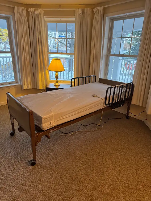 INVACARE HOSPITAL BED DELIVERY AND SETUP INCLUDED | Health & Special ...