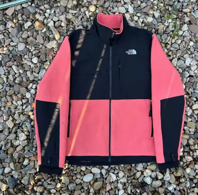 Men’s The North Face Salmon/Black Denali Polartec Fleece Size L, View more