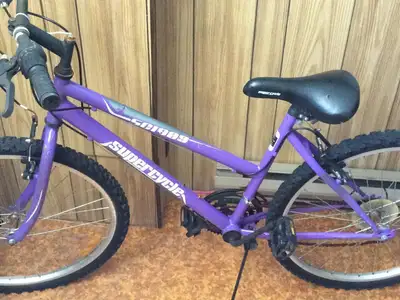 Vélo fille supercycle cadre 17”, ajustements requis, View more