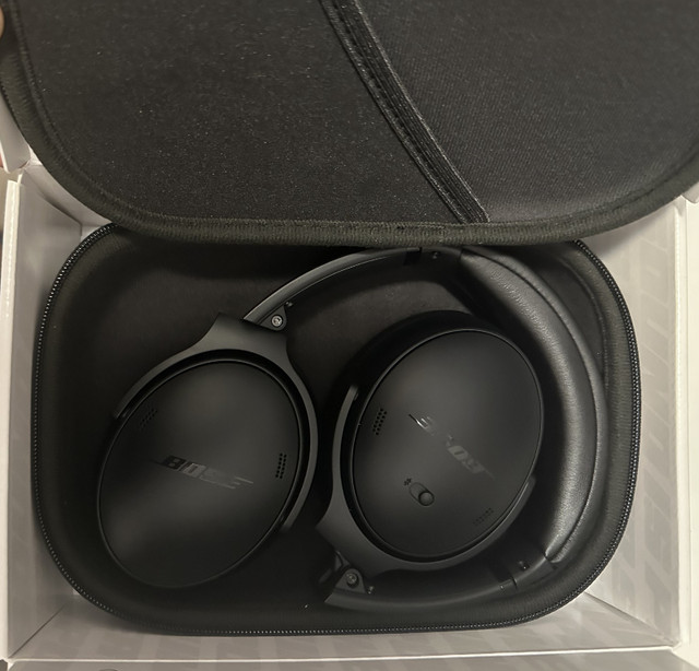Bose QuietComfort Headphones (New Model) in Headphones in City of Toronto