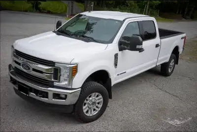 - For sale by Original Owner -6.7 Litre Powerstroke Turbo Diesel -Crew cab -8' Box -Clean title -4x4...