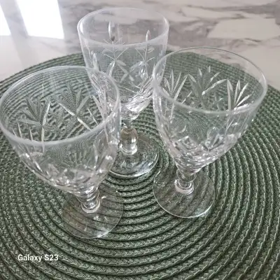 Verres à liqueur en cristal de Bohême / Bohemian crystal glasses, View more