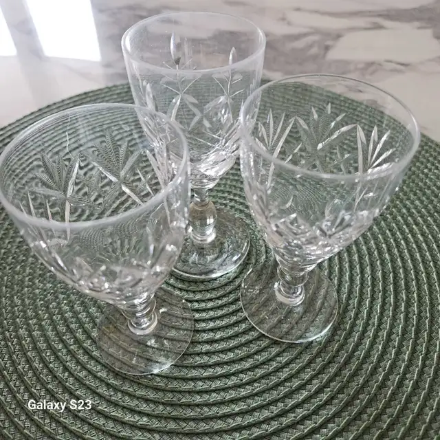 Verres à liqueur en cristal de Bohême / Bohemian crystal glasses in Kitchen & Dining Wares in City of Montréal - Image 2