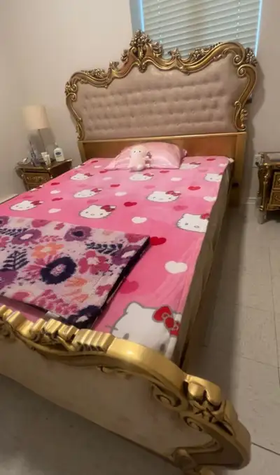 Queen size bed beautiful Glam Baroque last chance!!!, View more