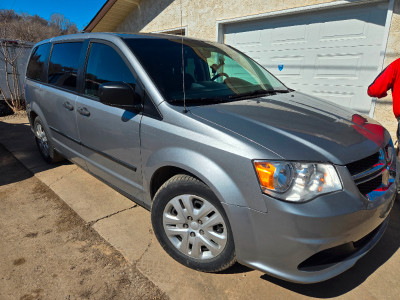 2015 Dodge Caravan - Immaculate