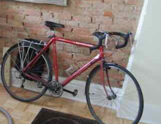 Cannondale 3.0 Series 22 in frame red road bike, aluminum frame in Road in City of Toronto